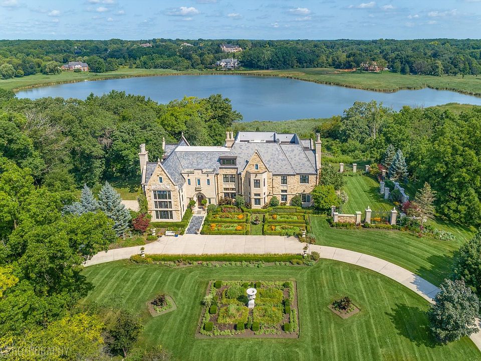 1st image of 10 Goose Lake Dr
