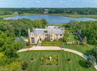10 Goose Lake Dr, Barrington Hills, IL 60010