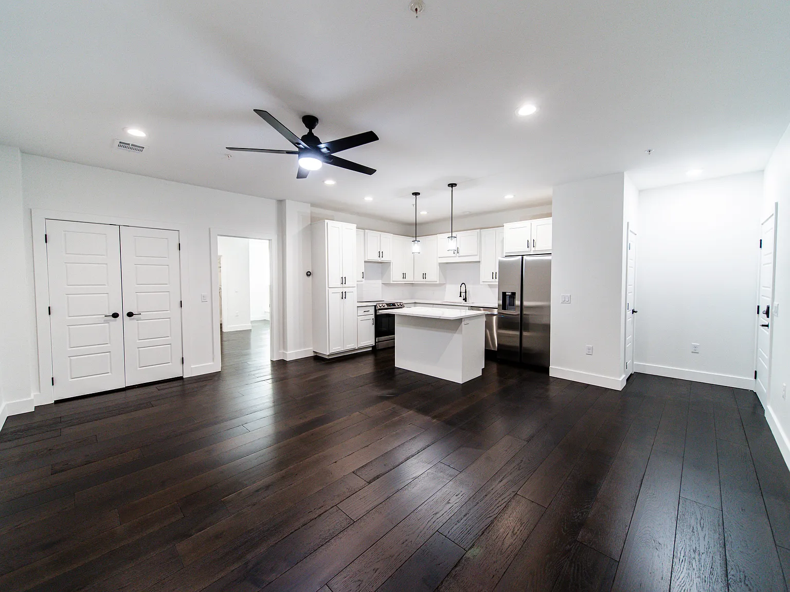 1 bed, 1.0 bath, 855 sqft, $1,645 — Photo 1