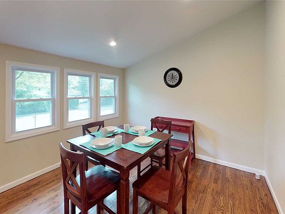 3rd image of 7 Lodge Ln