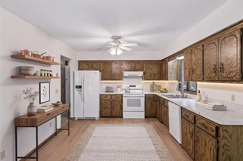 3 bed, 1300 sqft, $2,700 — Photo 4