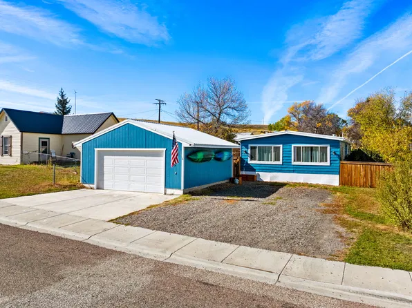 107 4th St N, Cascade, MT 59421