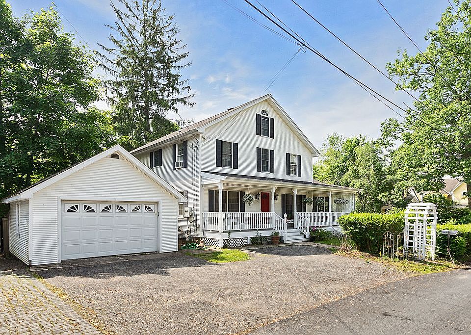 1st image of 6 Woodbine Ave