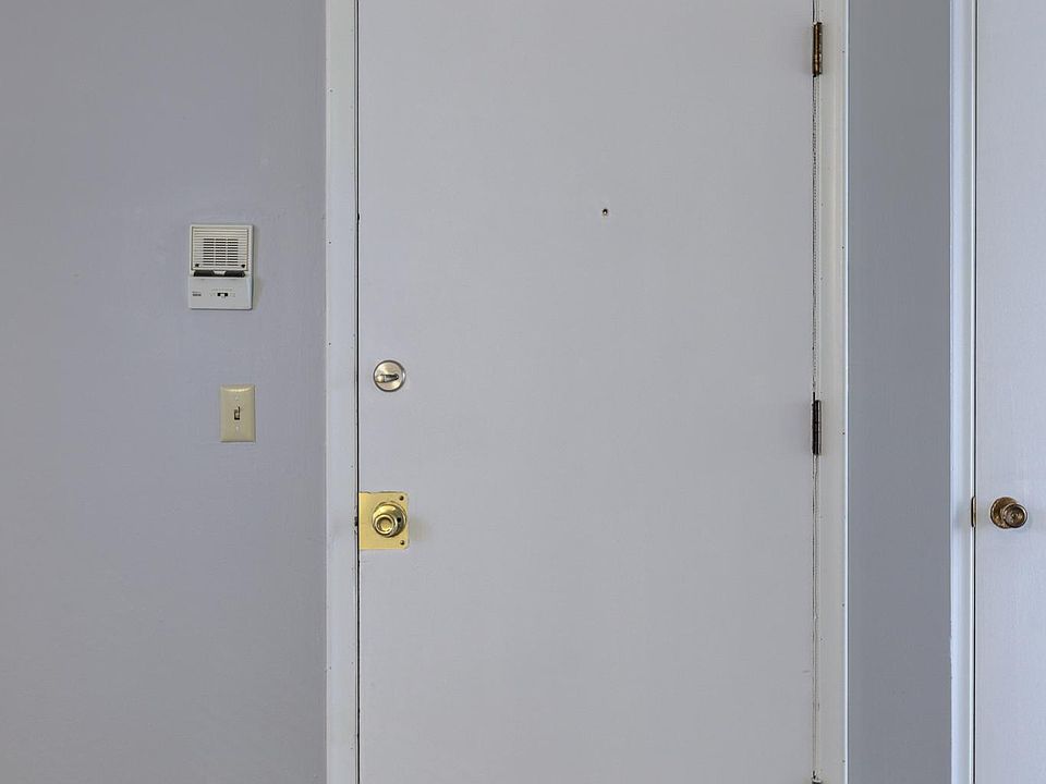 1st image of 2522 S 60th St #20