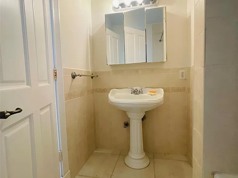 2605 Bay Dr — Photo 27