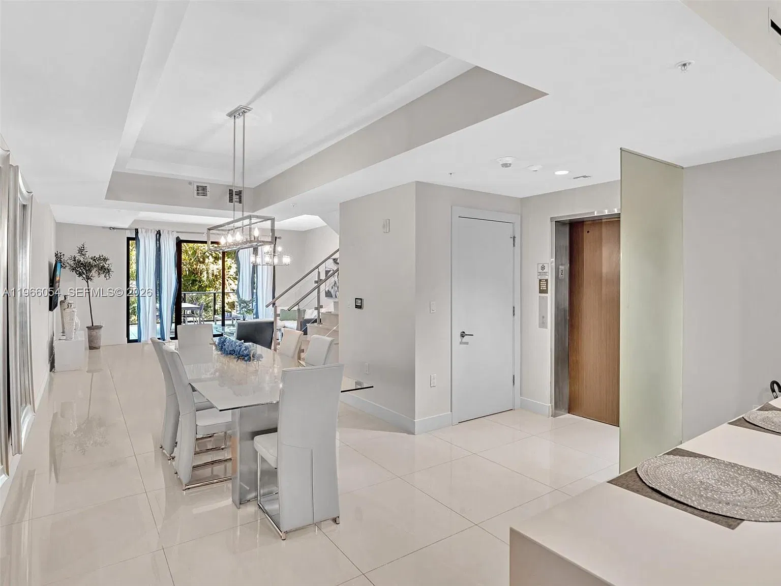 3 bed, 1944 sqft, $8,000 — Photo 3