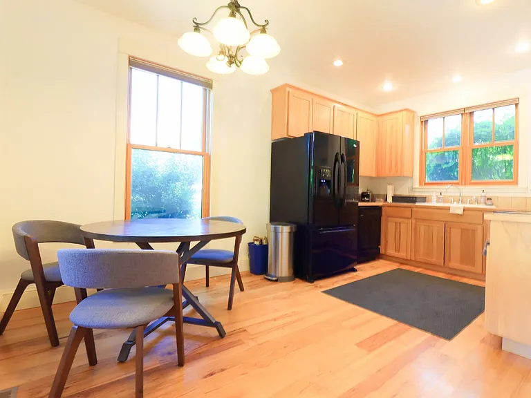 577 W Jefferson Ave — Photo 10