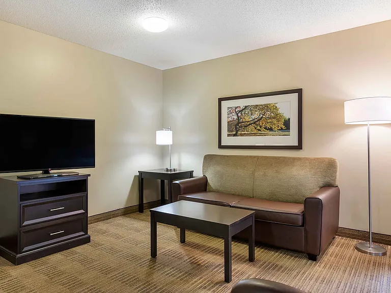 2 Bedroom Suite - 2 Queen Beds