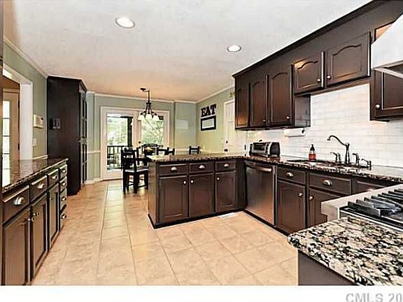 3rd image of 4505 Meadowridge Dr