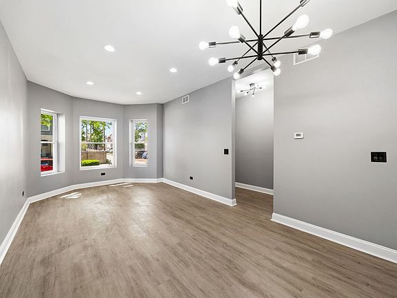 5th image of 4508 W Congress Pkwy