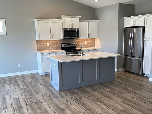 3rd image of 1810 SE Waddell Way