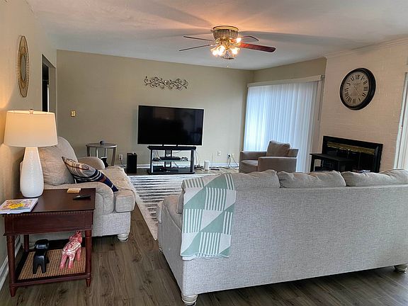 3rd image of 6586 Poplar Woods Cir S