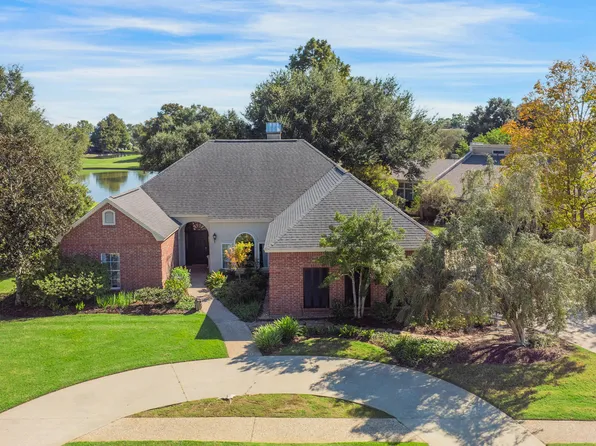 203 Oakmont Cir, Broussard, LA 70518