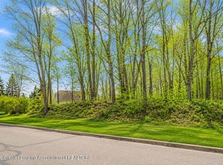 6285 Heathfield Dr, East Lansing, MI 48823