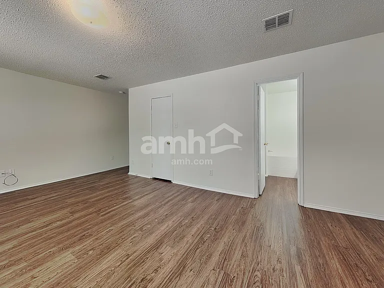 8724 Hunters Creek Ct — Photo 8