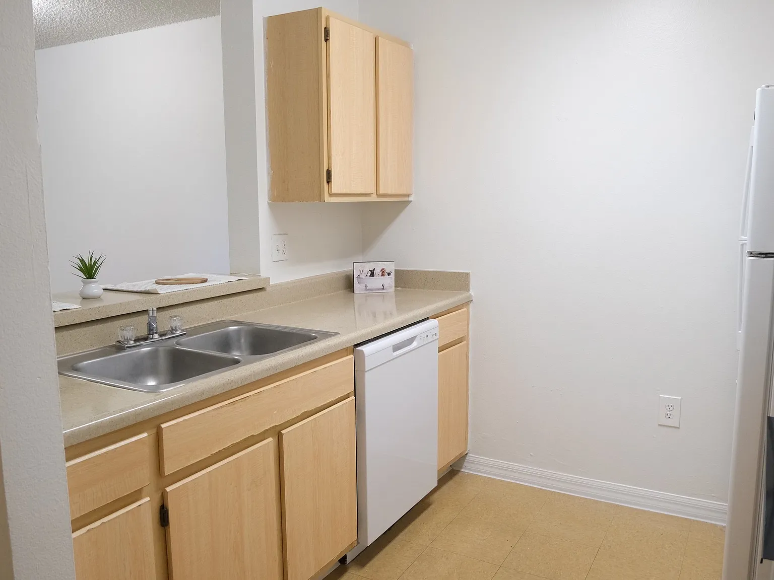 Raintree Apartments — Photo 3