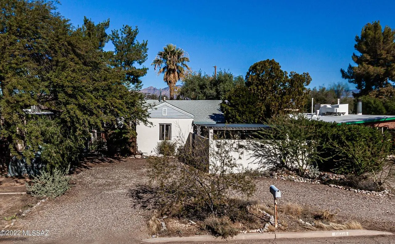 3 bed, 1083 sqft, $2,000 — Photo 2
