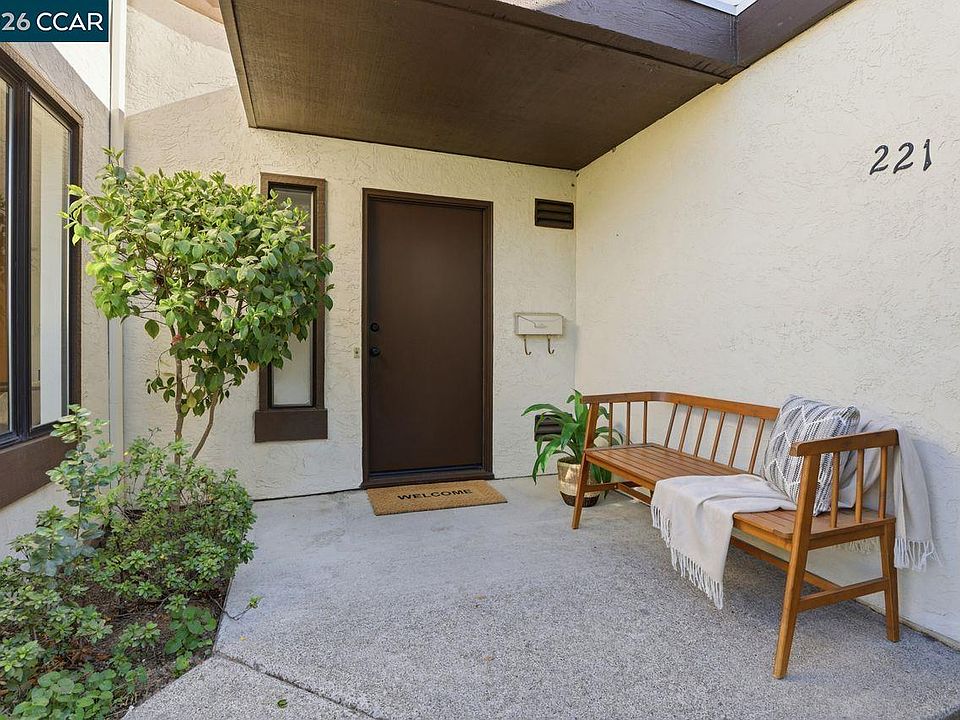 1st image of 221 Tangerine Ct