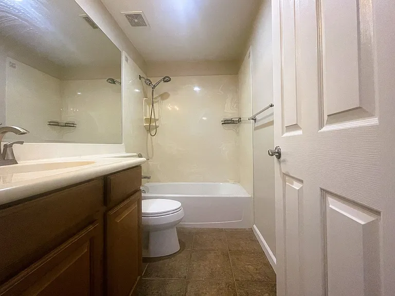 863 N King Rd — Photo 4