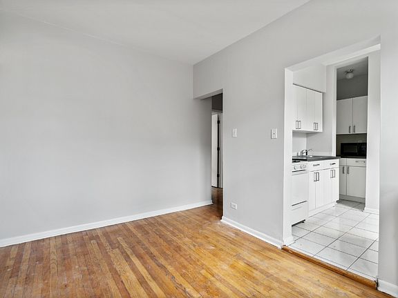 3rd image of 3555 W Sunnyside Ave APT 2