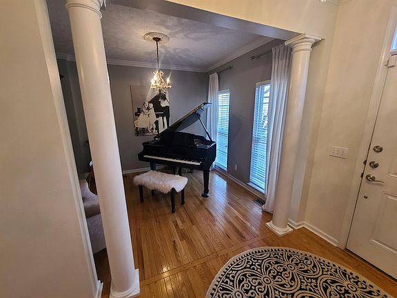 2nd image of 7265 Mariemont Cres