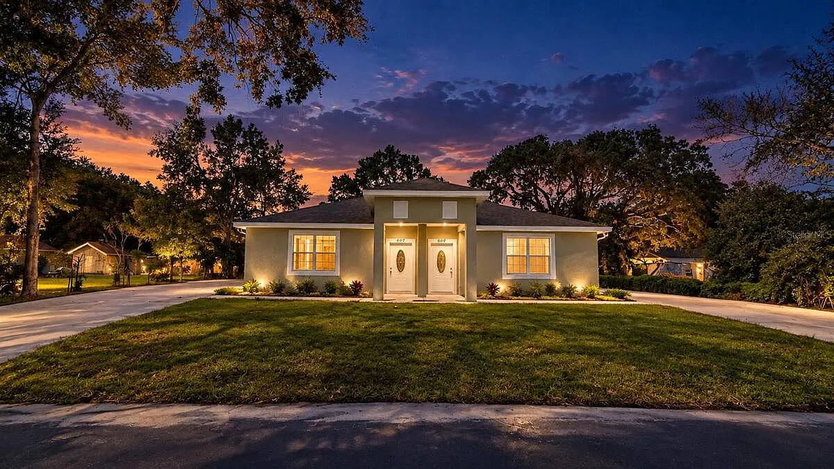 3 bed, 2.0 bath, 1398 sqft, $1,999 — Photo 2