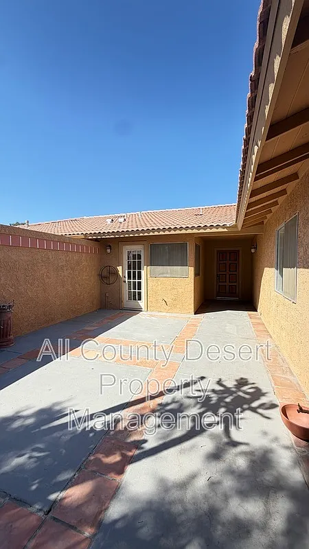 2 bed, 2.0 bath, 1140 sqft, $2,395 — Photo 2