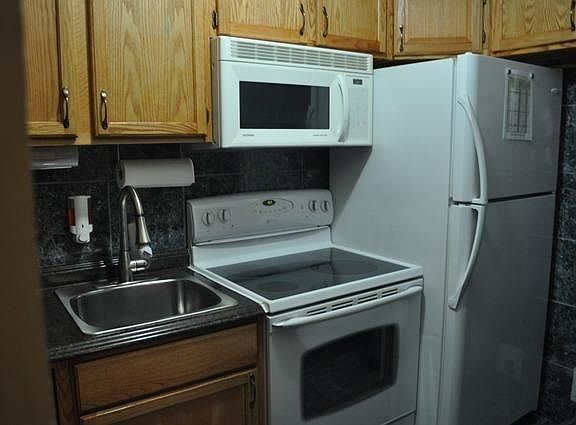 3rd image of 2035 W Granville Ave APT 307