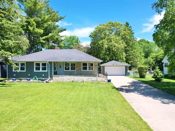 2100 18th St, Menominee, MI 49858