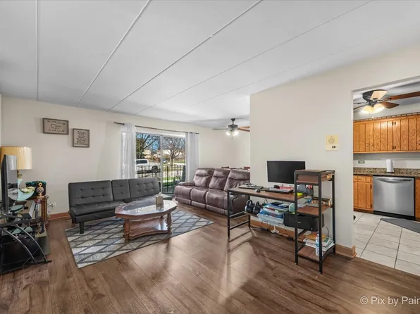 9800 Sayre Ave APT 1C, Chicago Ridge, IL 60415