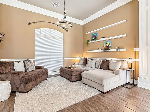 5th image of 516 Evergreen Dr