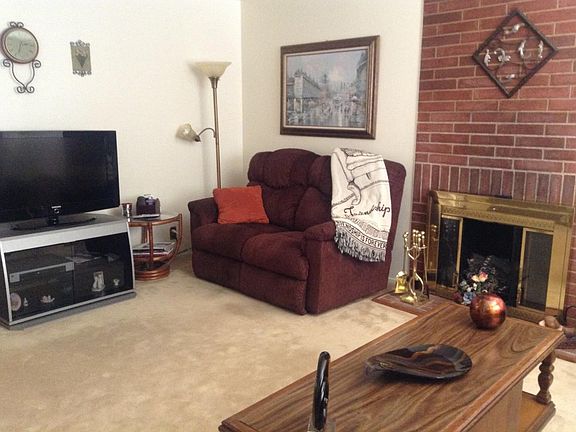 3rd image of 390 Forest View Dr