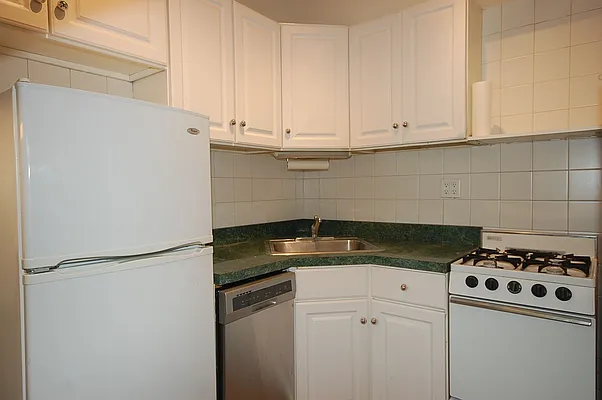 Rented by Green Line Realty | media 25