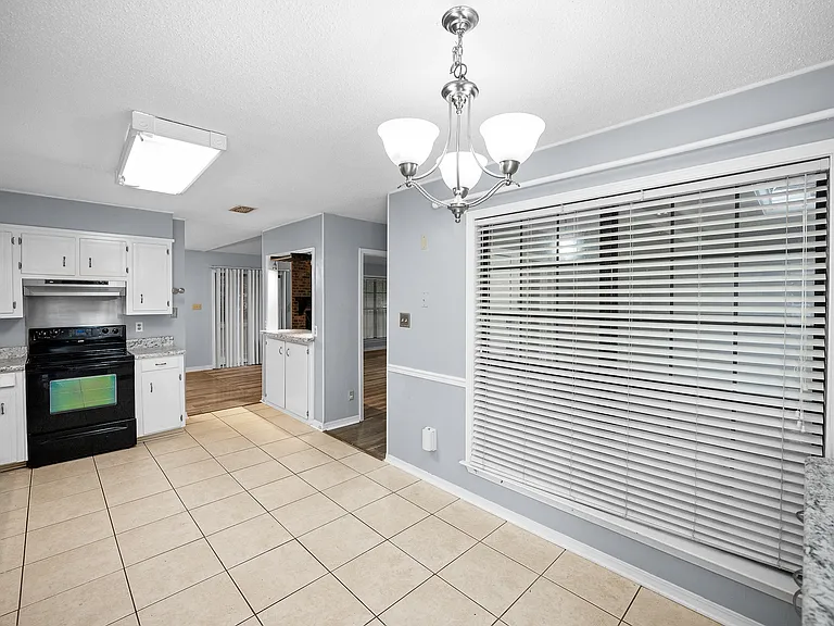 115 Donna Cir — Photo 8