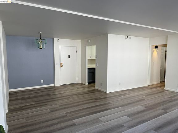 3rd image of 801 Franklin St APT 205