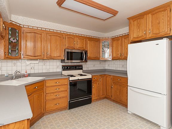 4th image of 334 Oakhurst Ave