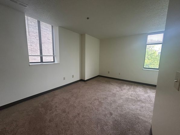 1858 N Commerce St #215
