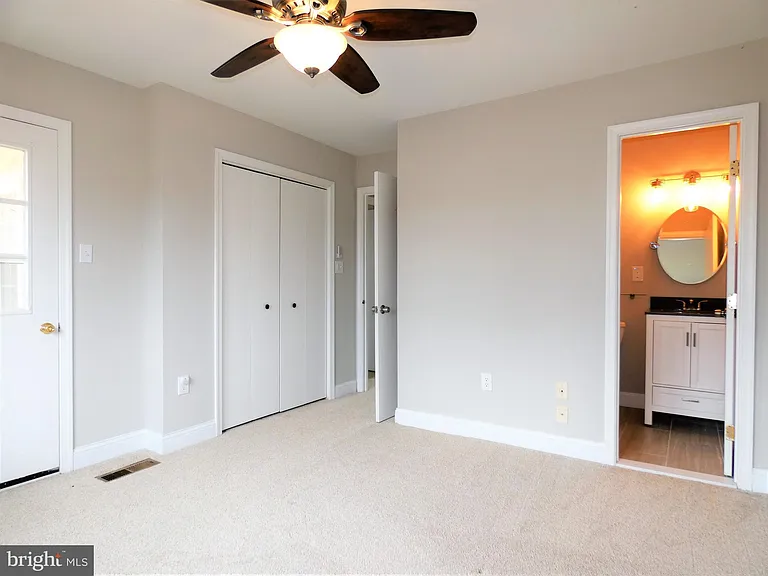 4128 Hamlin Ct — Photo 49
