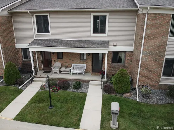 1660 River Rd APT 6, Marysville, MI 48040