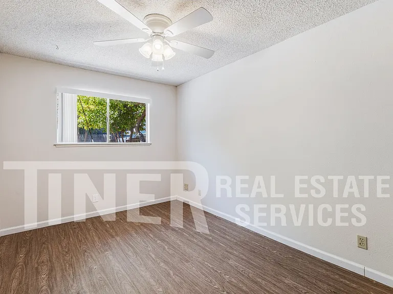 5535 E Knoll Dr — Photo 15