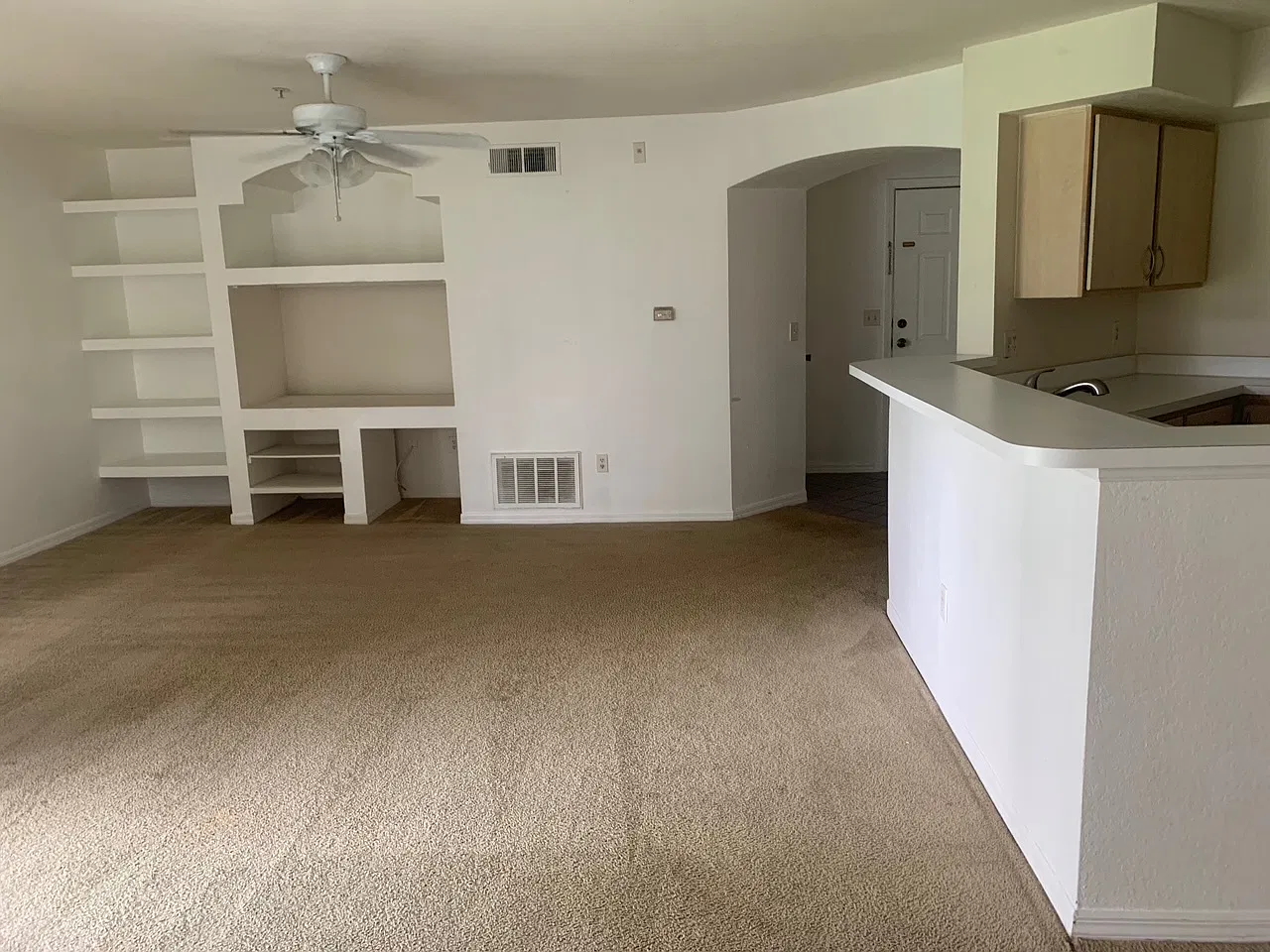 1 bed, 842 sqft, $1,350 — Photo 3