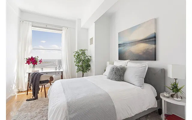 Rented by Douglas Elliman | media 22