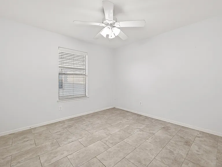 2731 Roaring Oaks Ln — Photo 13