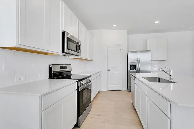 2056 Fieldstone St — Photo 4