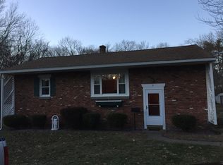 2 Oak Tree Ln, Webster, MA 01570