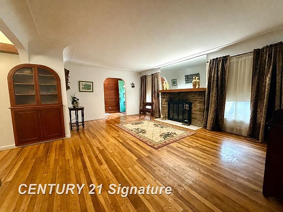 3rd image of 2116 Barnard St