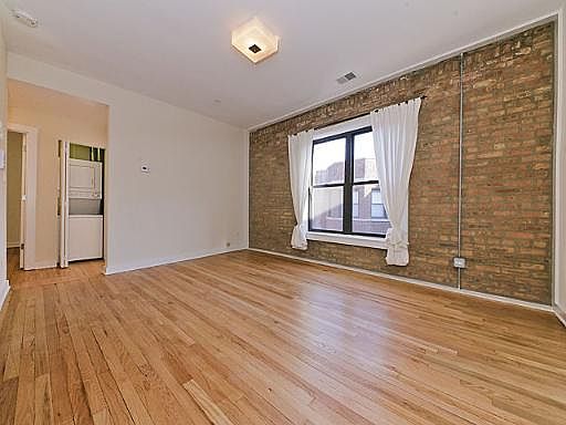 5th image of 907 W Cornelia Ave APT 3N