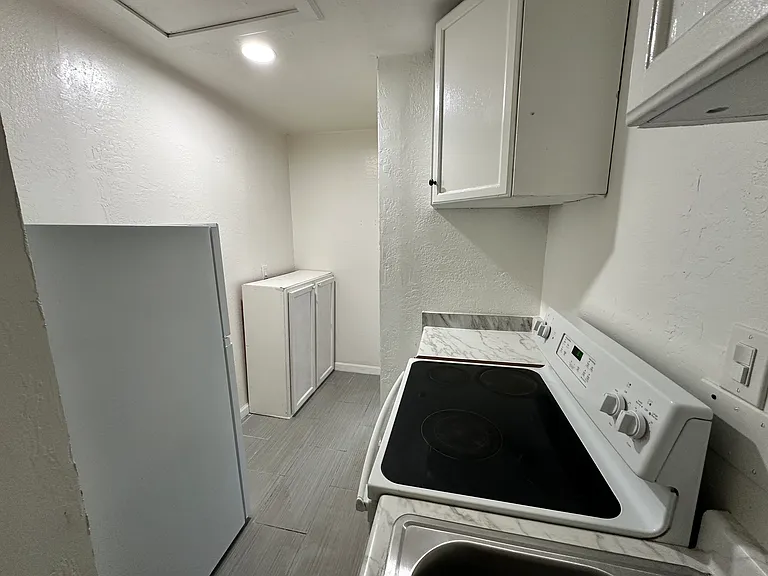 3282 Maple Leaf Ct #D — Photo 7