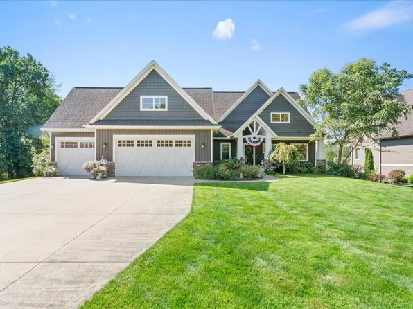 12355 Bayview Dr, Wayland, MI 49348