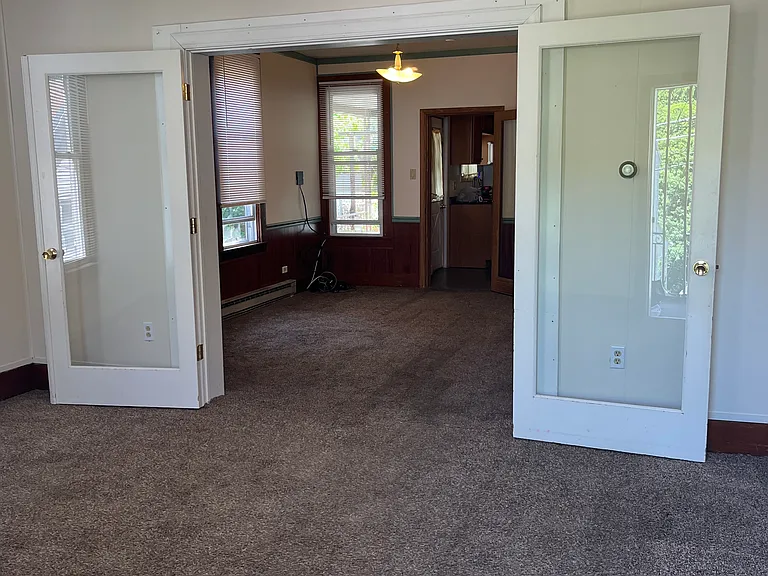 904 E Clay St — Photo 3
